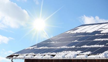 Работают ли солнечные панели зимой?